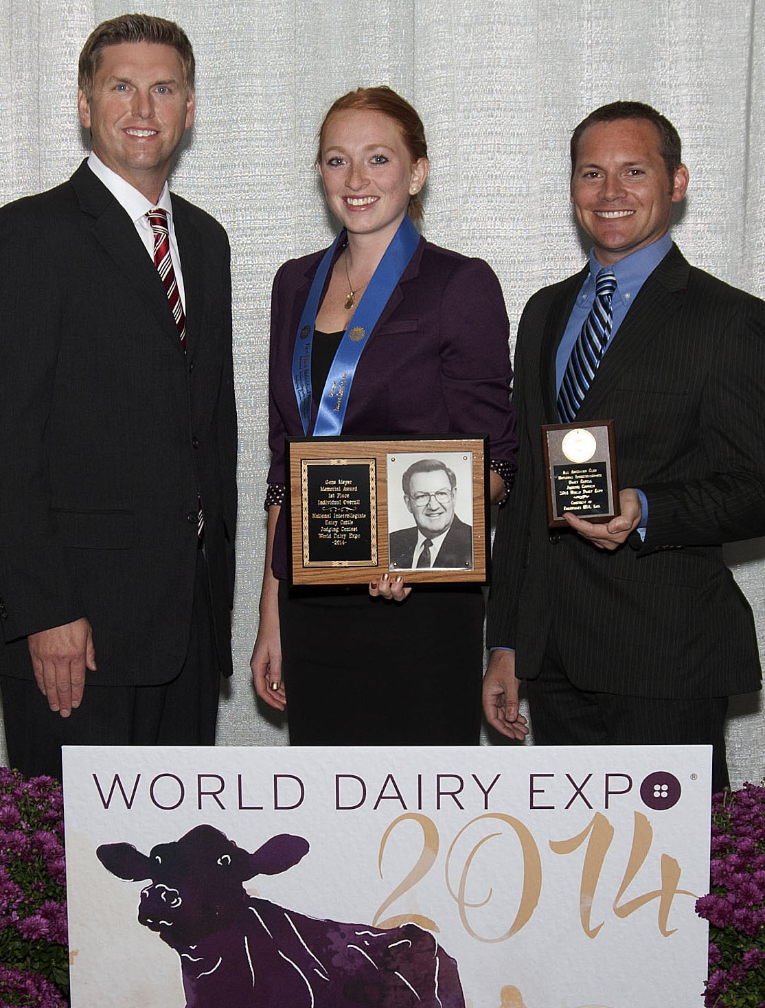Cow-judging champ Laura Finley with her coaches, Brian Kelroy (right) and Chad Wethal.