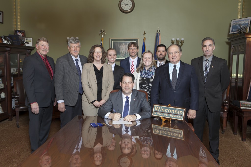 Bill Signing 30116 177